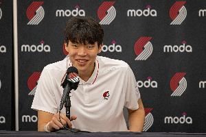 🤩杨瀚森谈心目中历史首发5人组:詹姆斯东契奇欧文浓眉约基奇