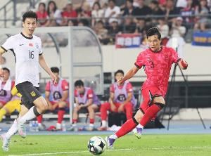 巴顿生涯首次代表国足先发出战,此前4次均是替补登场