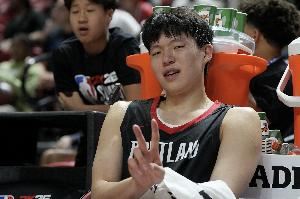 孟超:杨瀚森过于成熟&稳定&松弛 完全没有包袱 和他的年龄不相符