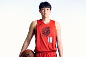 巴特尔+巩晓彬:张子宇、杨瀚森这两人是中国篮球未来十年的期待