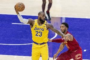 NBA高管:詹姆斯执行球员选项是错误的决定 他应以自由身签约骑士