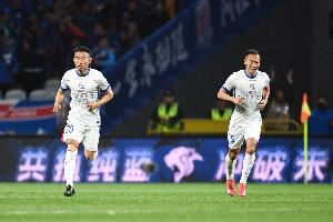 媒体人:申花“二老”吴曦、于汉超的状态比国家队很多人要好