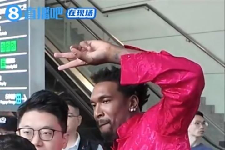 蒙大将军来了!蒙克唐装造型空降广州 开启个人首次中国行