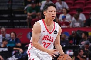 媒体人:河村与公牛签下双向合同 亚洲杯就见不到他了!