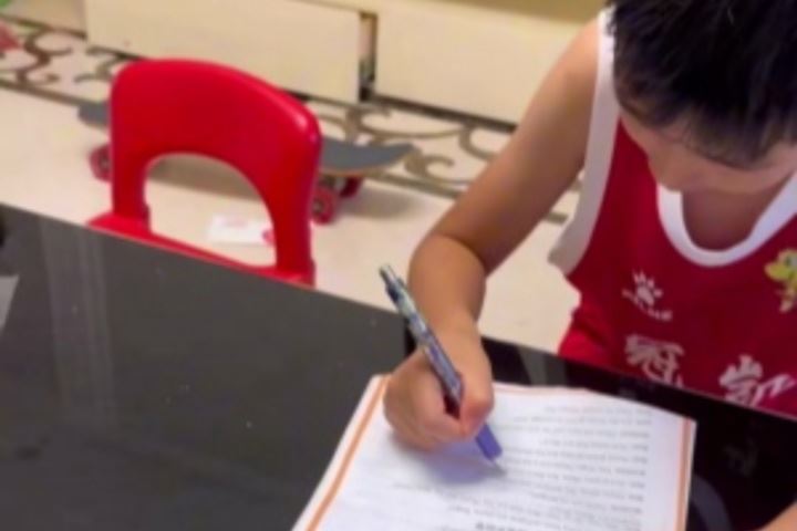 周琦儿子糊糊：我要是不会打球多丢人啊 我爸可是周琦😤